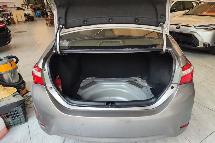 Used Toyota Corolla 2014 1.6L CVT GL Trunk