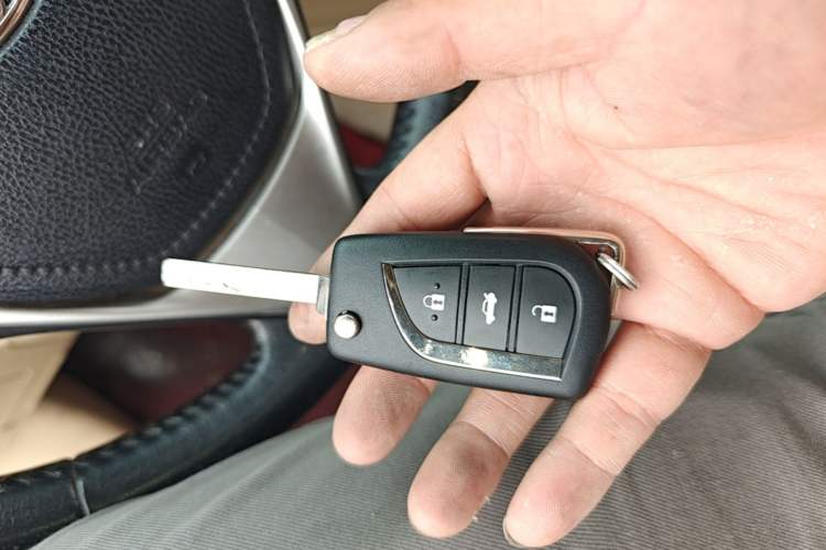 Used Toyota Corolla 2014 1.6L CVT GL-i Leather Edition Vehicle Key