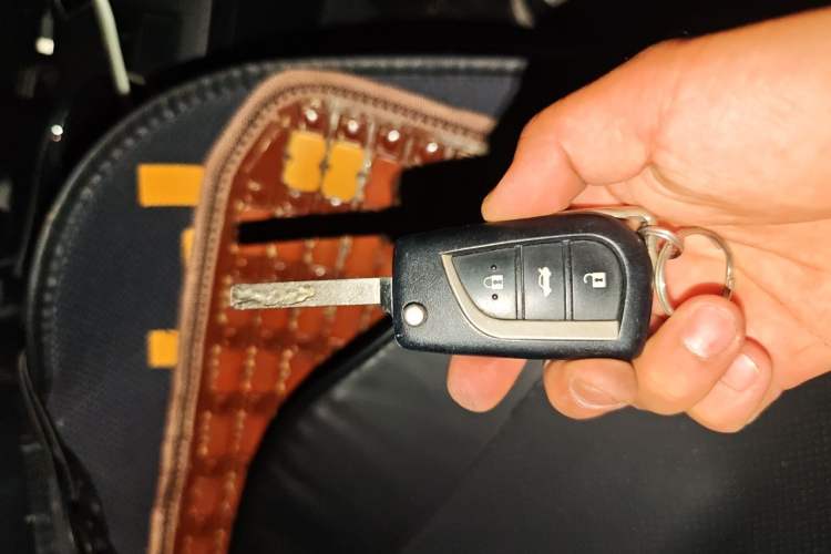 Used Toyota Corolla 2014 1.6L CVT GL-i Leather Edition Vehicle Key