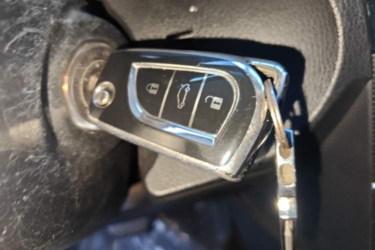 Used Toyota Corolla 2014 1.6L CVT GL-i Leather Edition Vehicle Key