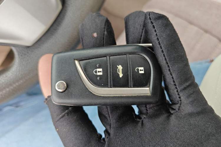 Used Toyota Corolla 2014 1.6L CVT GL-i Vehicle Key