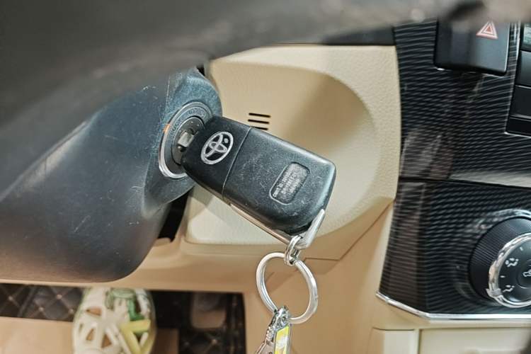 Used Toyota Corolla 2014 1.6L CVT GL-i Vehicle Key