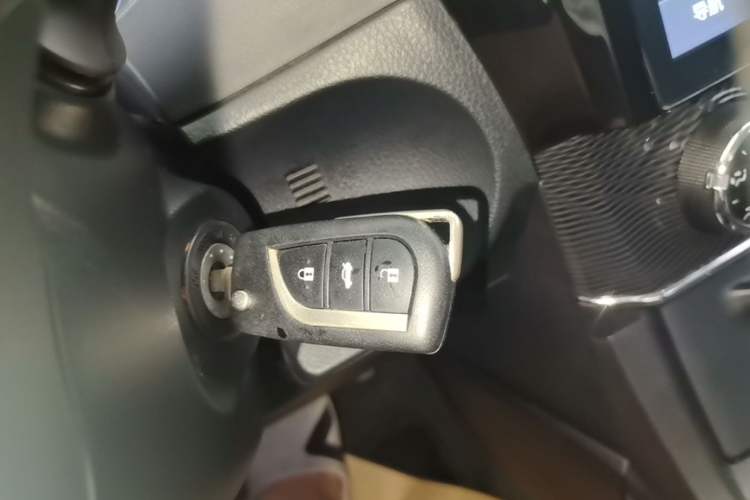 Used Toyota Corolla 2014 1.6L CVT GL-i Vehicle Key