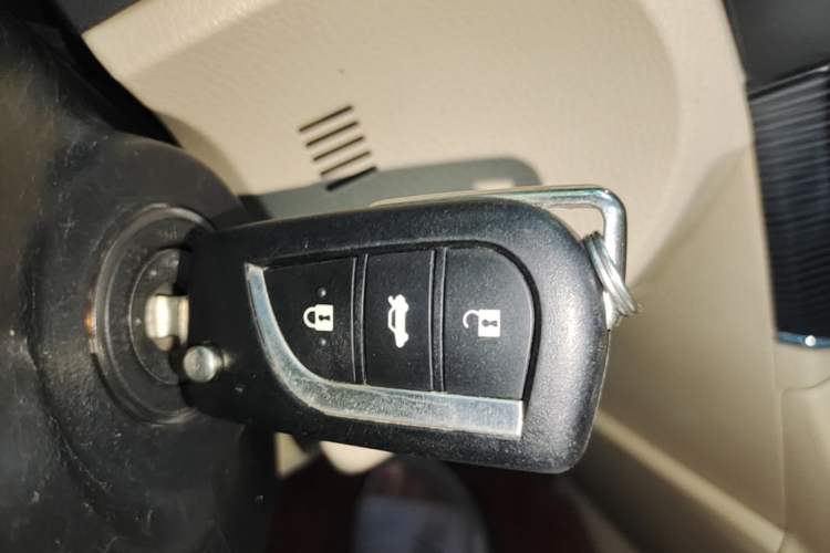 Used Toyota Corolla 2014 1.6L CVT GL-i Vehicle Key