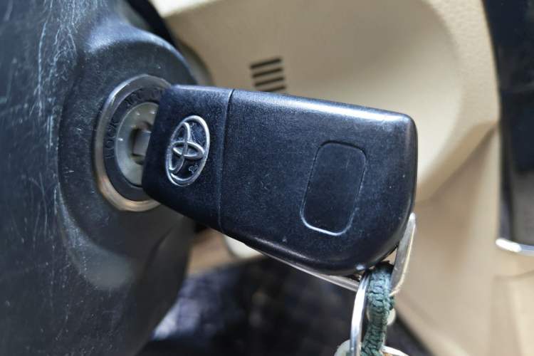 Used Toyota Corolla 2014 1.6L CVT GL Vehicle Key