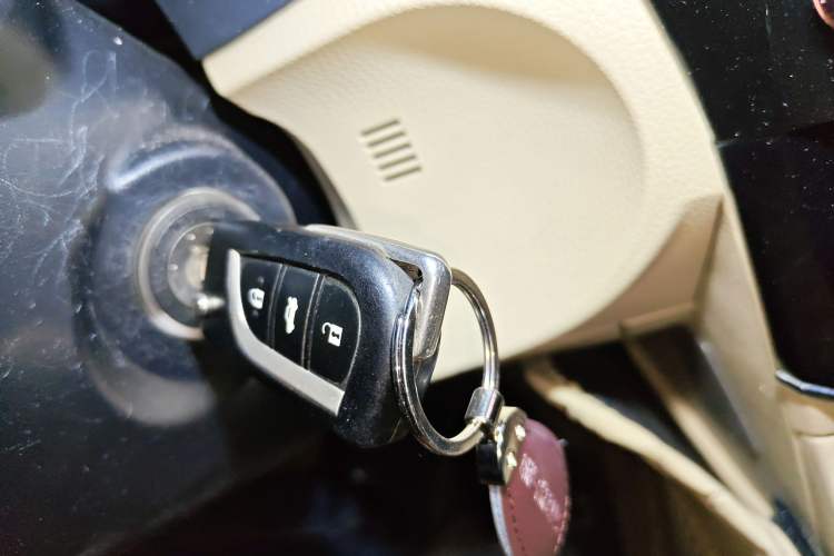 Used Toyota Corolla 2014 1.6L CVT GL Vehicle Key