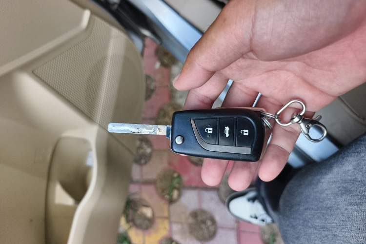 Used Toyota Corolla 2014 1.6L CVT GL-i Vehicle Key
