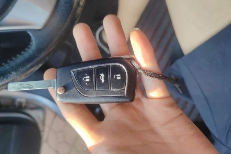 Used Toyota Corolla 2014 1.6L CVT GL-i Leather Edition Vehicle Key
