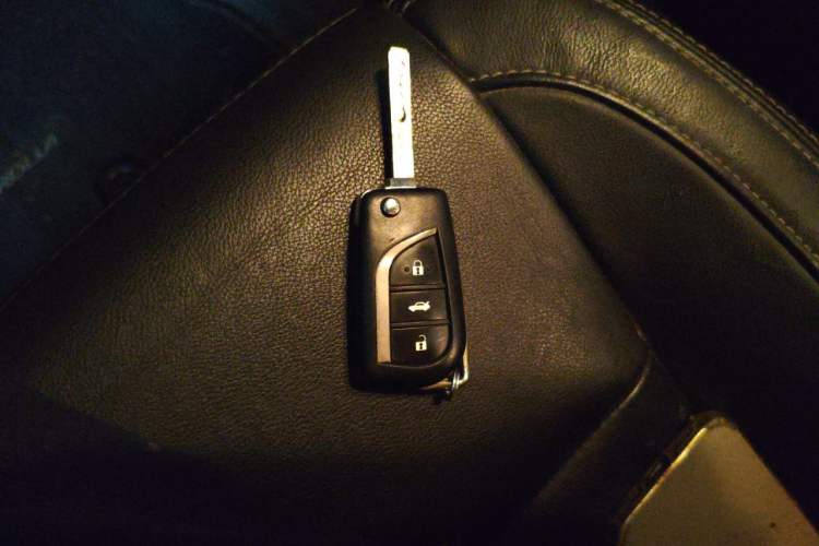 Used Toyota Corolla 2014 1.6L CVT GL-i Leather Edition Vehicle Key