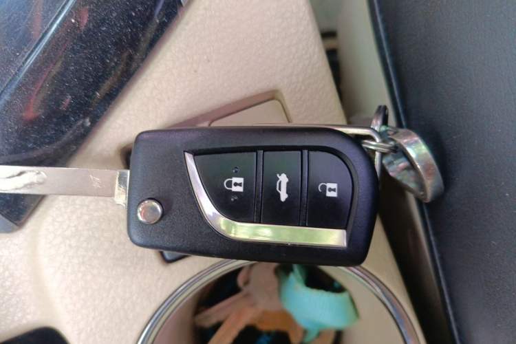 Used Toyota Corolla 2014 1.6L CVT GL Vehicle Key