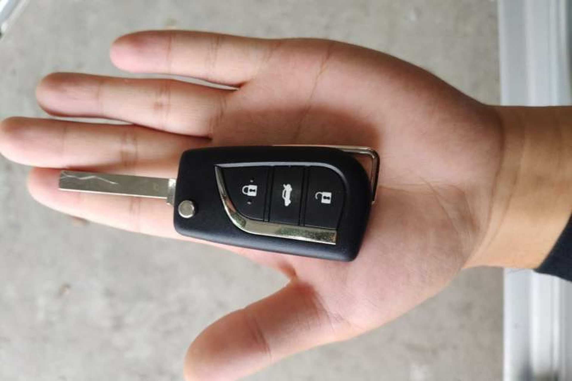 Used Toyota Corolla 2014 1.6L CVT GL Vehicle Key