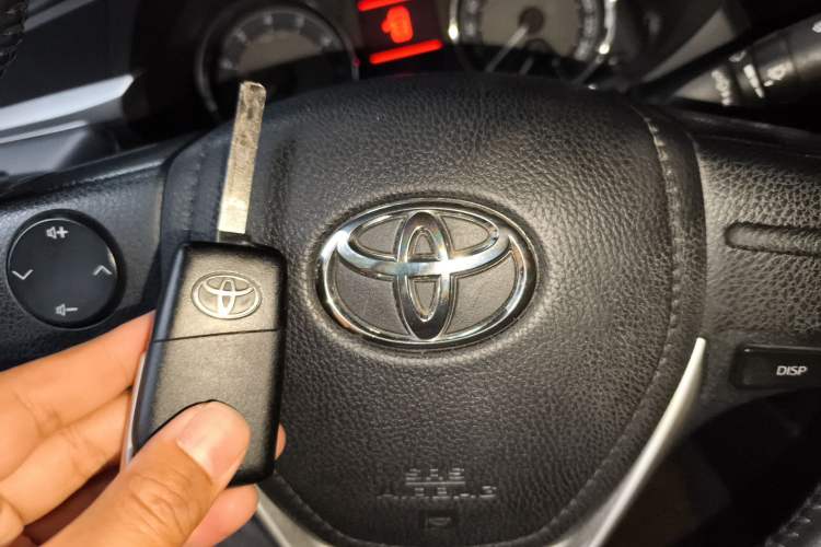Used Toyota Corolla 2014 1.6L CVT GL-i Leather Edition Vehicle Key
