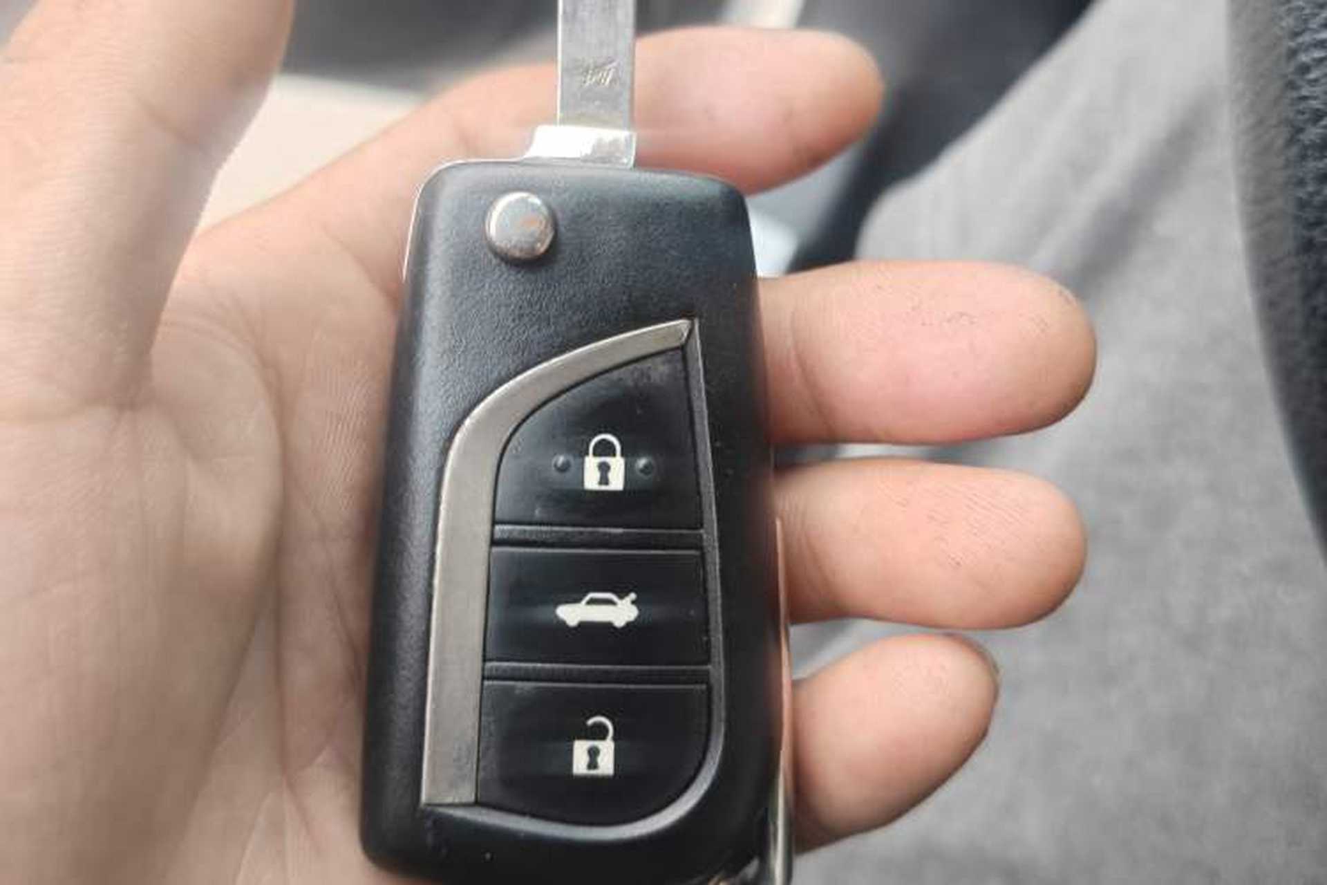 Used Toyota Corolla 2014 1.6L CVT GL Vehicle Key