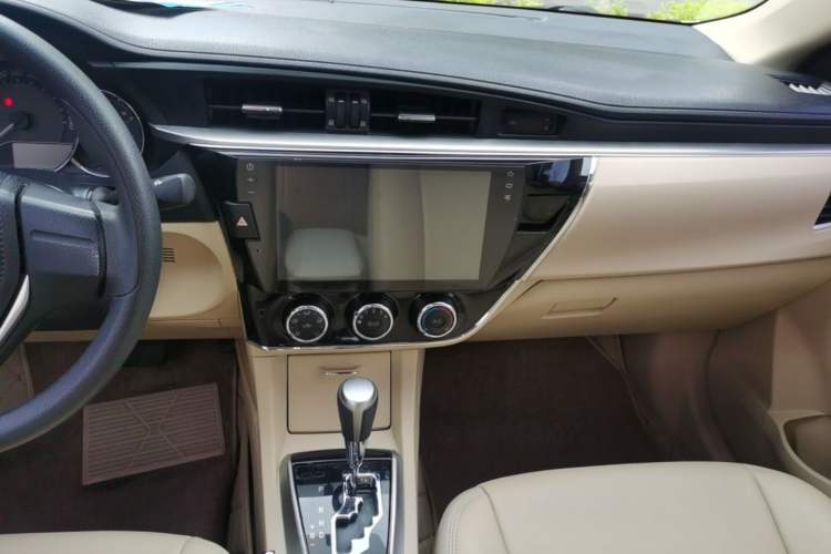 Used Toyota Corolla 2014 1.6L CVT GL Audio And AC Panel