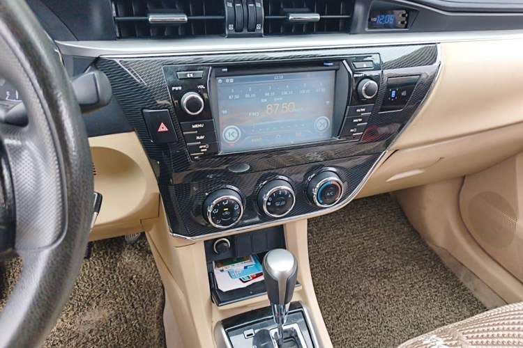Used Toyota Corolla 2014 1.6L CVT GL-i Audio And AC Panel