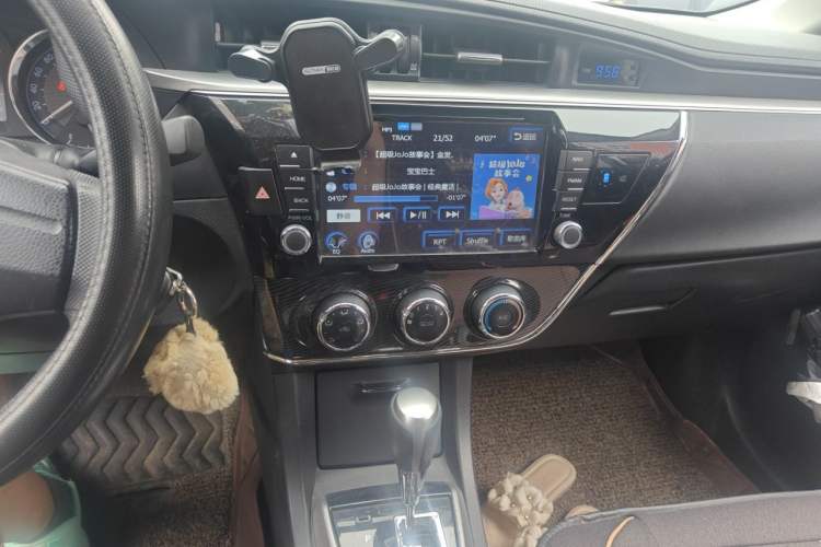 Used Toyota Corolla 2014 1.6L CVT GL-i Audio And AC Panel