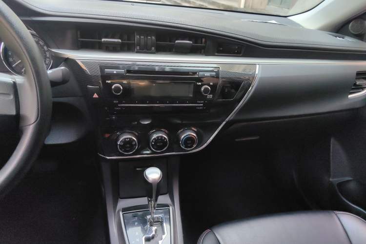 Used Toyota Corolla 2014 1.6L CVT GL-i Audio And AC Panel