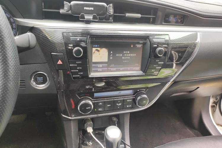 Used Toyota Corolla 2014 1.8L CVT GLX-i Audio And AC Panel