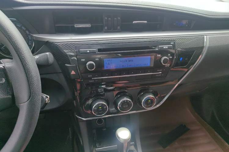 Used Toyota Corolla 2014 1.6L CVT GL-i Audio And AC Panel