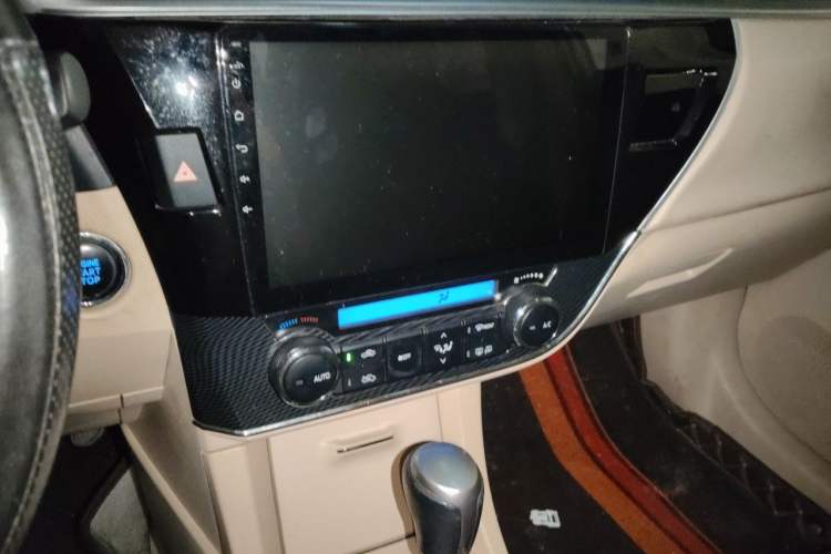 Used Toyota Corolla 2014 1.6L CVT GLX-i Audio And AC Panel