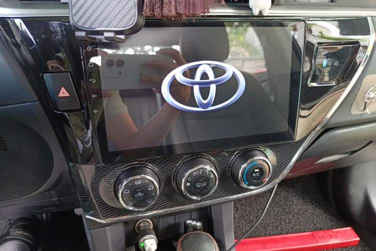Used Toyota Corolla 2014 1.6L CVT GL-i Leather Edition Audio And AC Panel