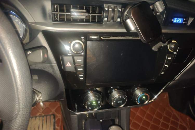 Used Toyota Corolla 2014 1.6L CVT GL Audio And AC Panel