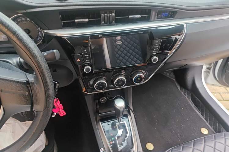 Used Toyota Corolla 2014 1.6L CVT GL-i Audio And AC Panel