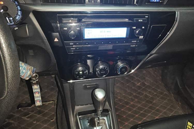 Used Toyota Corolla 2014 1.6L CVT GL Audio And AC Panel