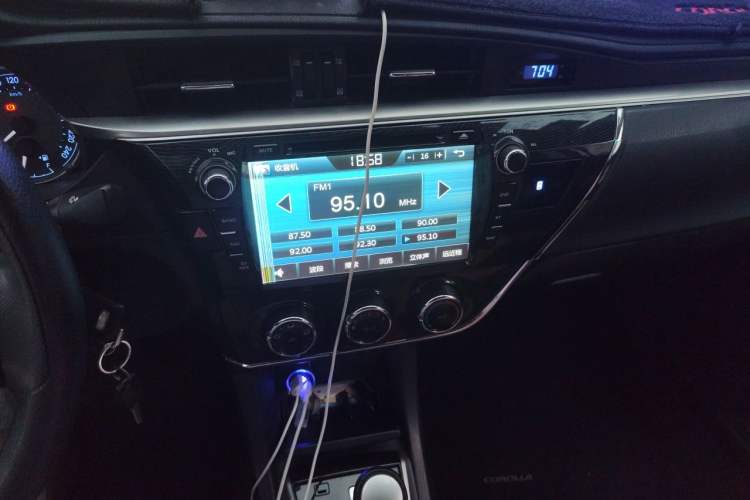 Used Toyota Corolla 2014 1.6L CVT GL-i Audio And AC Panel