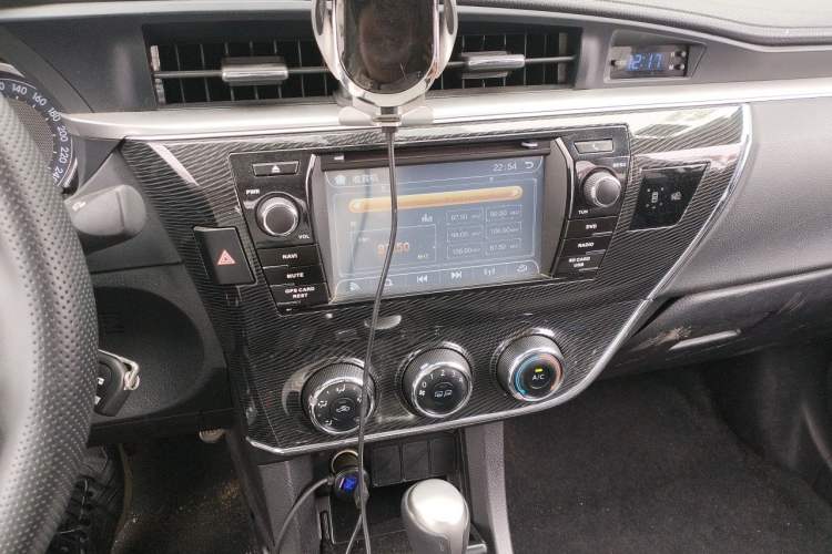 Used Toyota Corolla 2014 1.6L CVT GL-i Leather Edition Audio And AC Panel