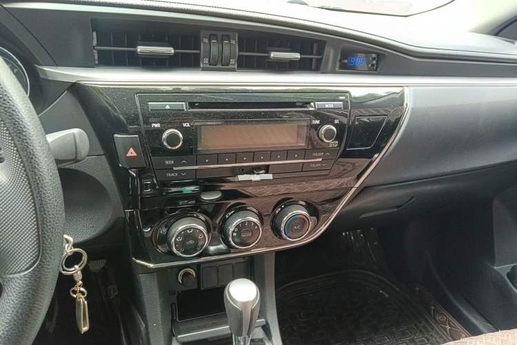 Used Toyota Corolla 2014 1.6L CVT GL Audio And AC Panel