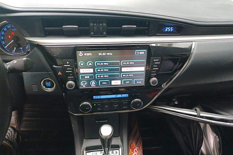 Used Toyota Corolla 2014 1.6L CVT GLX-i Audio And AC Panel