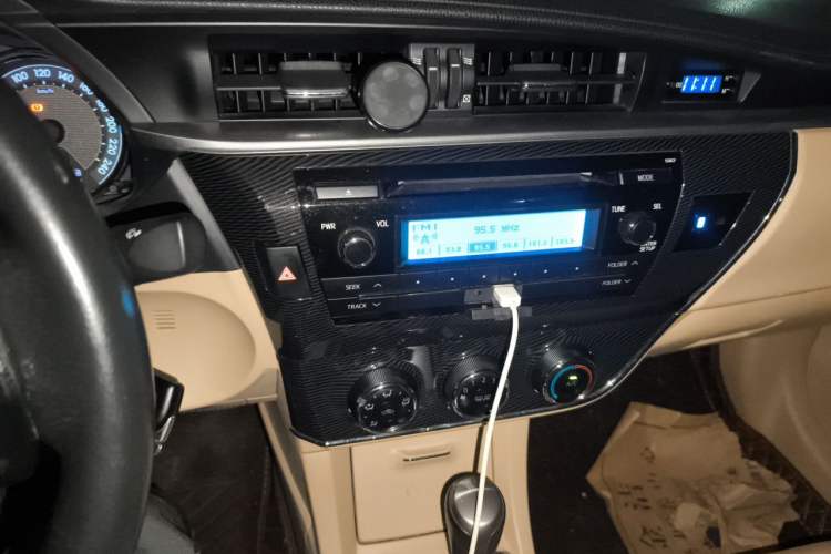 Used Toyota Corolla 2014 1.6L CVT GL-i Leather Edition Audio And AC Panel