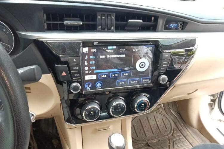 Used Toyota Corolla 2014 1.6L CVT GL Audio And AC Panel