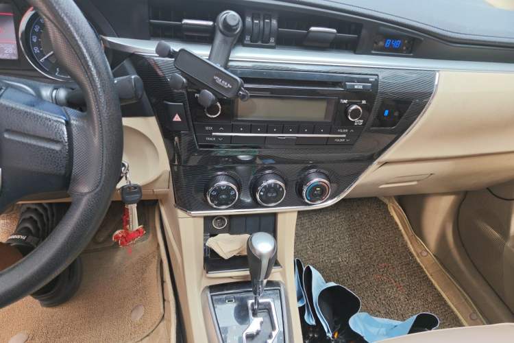 Used Toyota Corolla 2014 1.6L CVT GL-i Audio And AC Panel