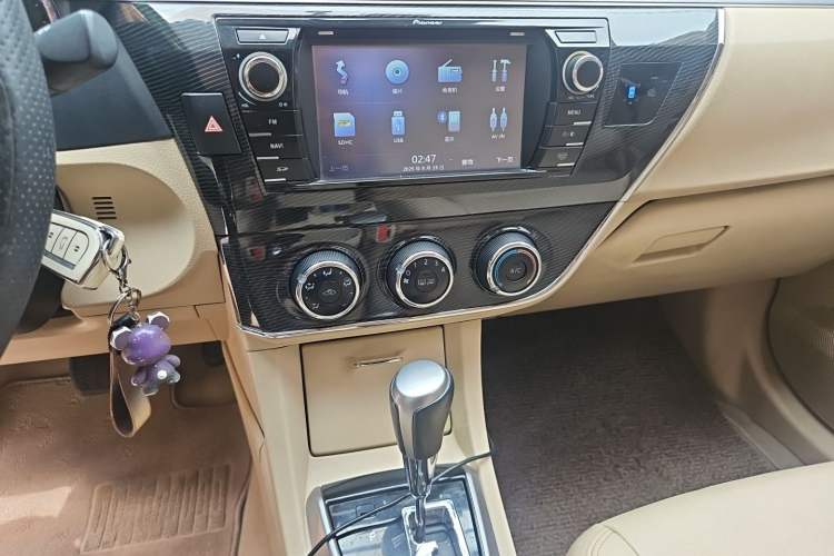 Used Toyota Corolla 2014 1.6L CVT GL-i Leather Edition Audio And AC Panel