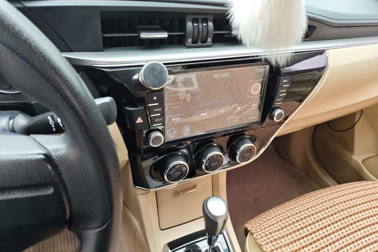 Used Toyota Corolla 2014 1.6L CVT GL Audio And AC Panel