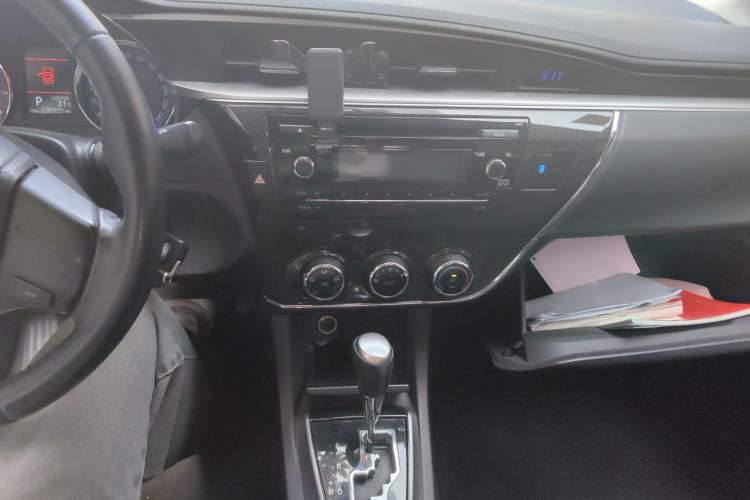 Used Toyota Corolla 2014 1.6L CVT GL-i Leather Edition Audio And AC Panel