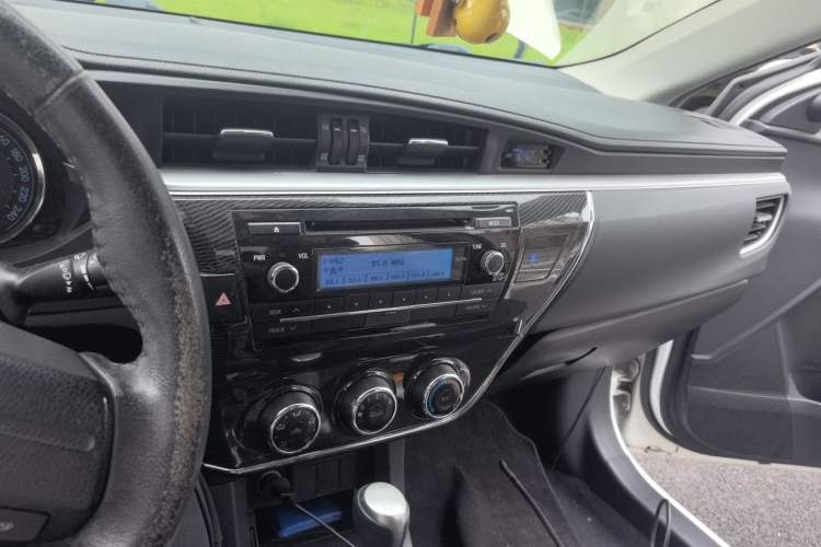 Used Toyota Corolla 2014 1.6L CVT GL-i Leather Edition Audio And AC Panel