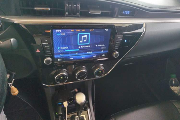 Used Toyota Corolla 2014 1.6L CVT GL-i Leather Edition Audio And AC Panel
