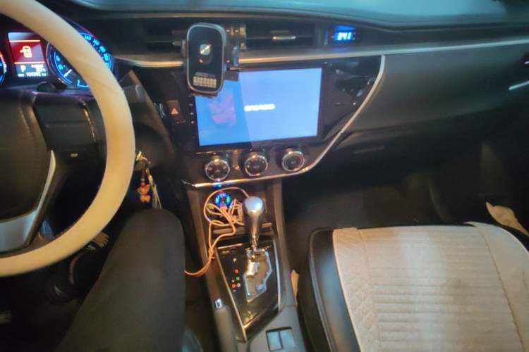 Used Toyota Corolla 2014 1.6L CVT GL-i Leather Edition Audio And AC Panel