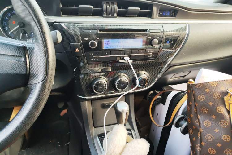 Used Toyota Corolla 2014 1.6L CVT GL-i Audio And AC Panel