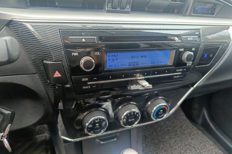 Used Toyota Corolla 2014 1.6L CVT GL-i Leather Edition Audio And AC Panel