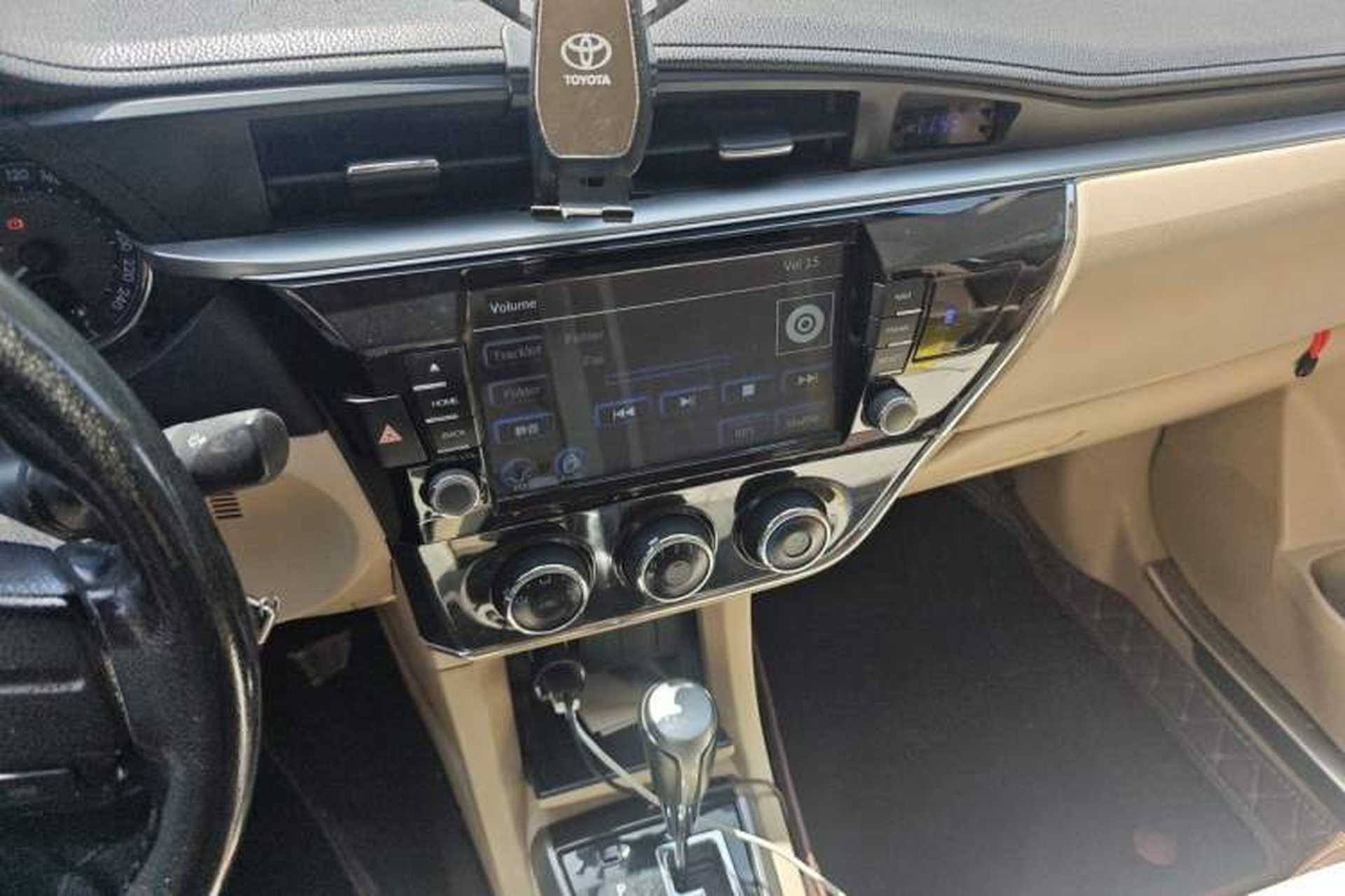 Used Toyota Corolla 2014 1.6L CVT GL-i Leather Edition Audio And AC Panel