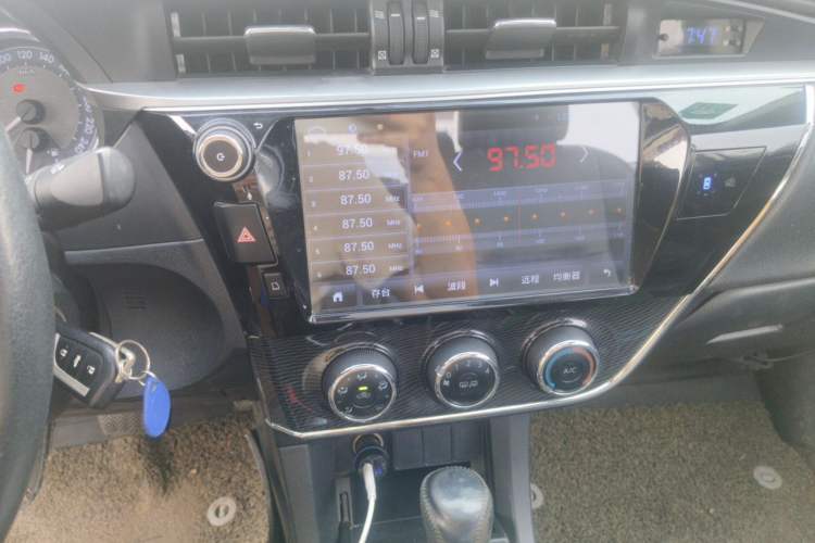 Used Toyota Corolla 2014 1.6L CVT GL-i Leather Edition Audio And AC Panel