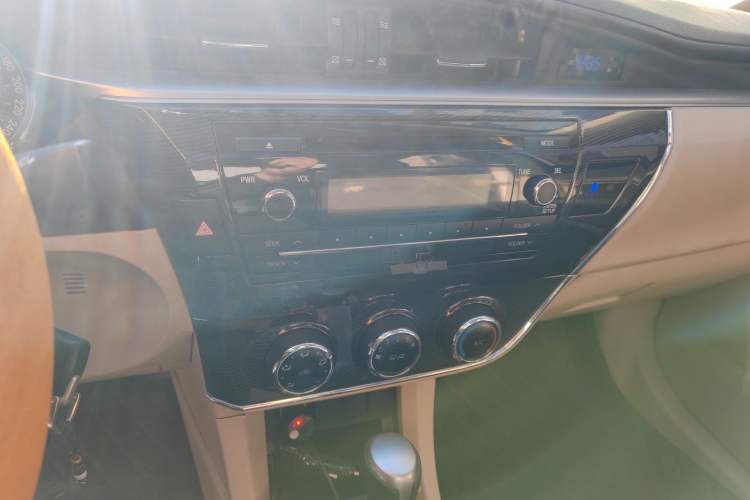 Used Toyota Corolla 2014 1.6L CVT GL-i Audio And AC Panel