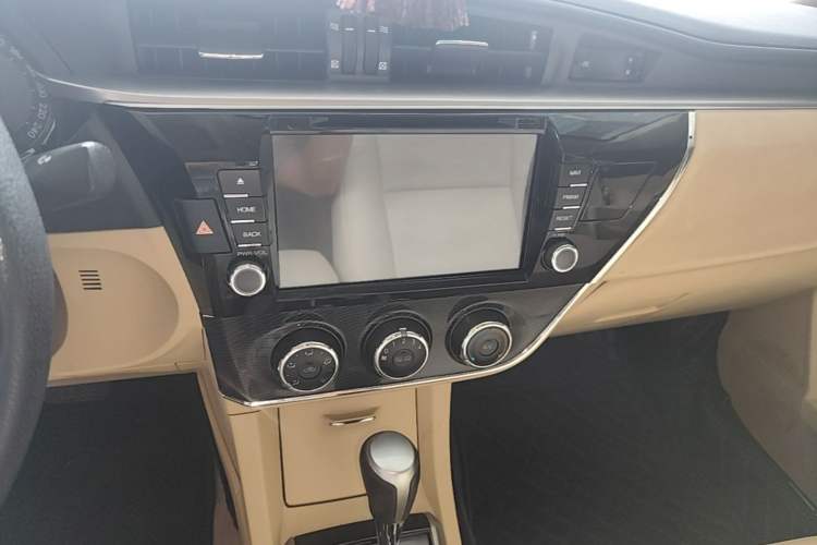 Used Toyota Corolla 2014 1.6L CVT GL-i Audio And AC Panel