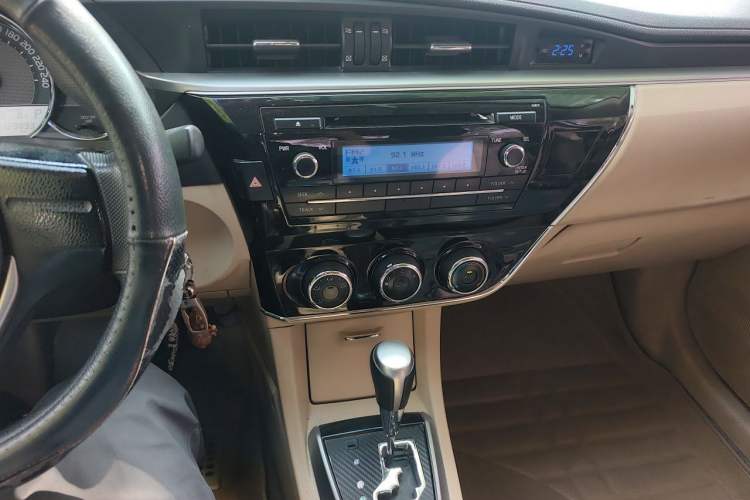 Used Toyota Corolla 2014 1.6L CVT GL Audio And AC Panel