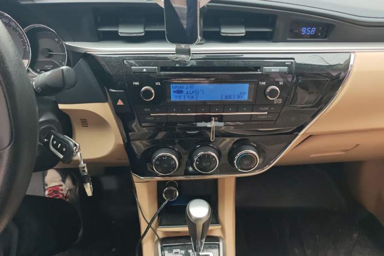 Used Toyota Corolla 2014 1.6L CVT GL Audio And AC Panel
