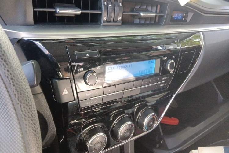 Used Toyota Corolla 2014 1.6L CVT GL Audio And AC Panel
